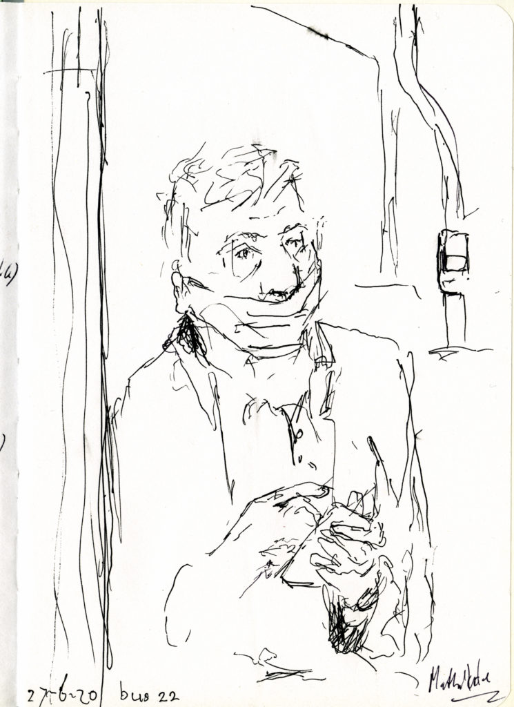 Zwart wit tekening van man die mondkap over de kin draagt in OV
